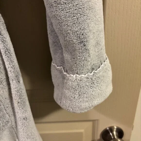 Oscar de la Renta Women's M Pale Gray Plush Long Robe 45" Long Sleeve Self Tie - Picture 7 of 11